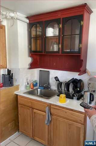 295-299 Queen Anne Road 2, Teaneck, NJ 07666
