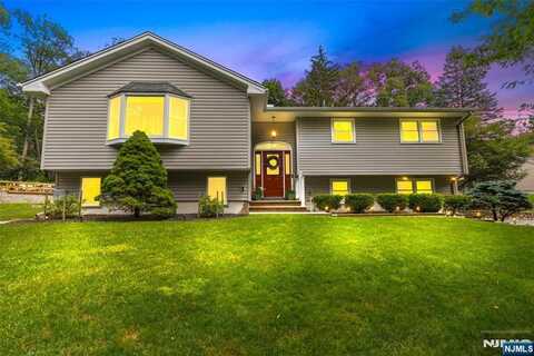 105 Grove Street, Oakland, NJ 07436