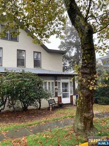 123 Sylvan Street 123, Rutherford, NJ 07070