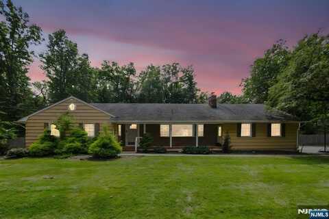 8 Aberdeen Road, Scotch Plains, NJ 07076