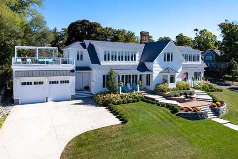 613 E Mitchell, Petoskey, MI 49770