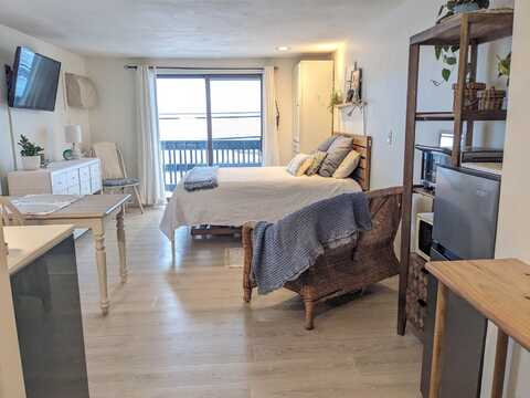 415 Ocean Boulevard, Hampton, NH 03842