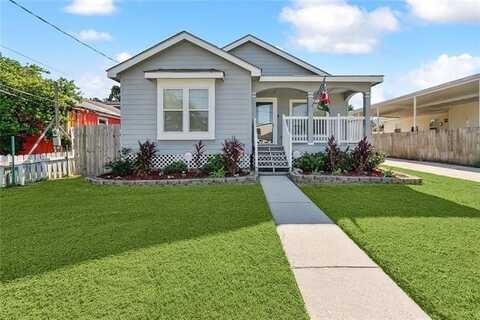 15 E CHALMETTE Circle, Chalmette, LA 70043
