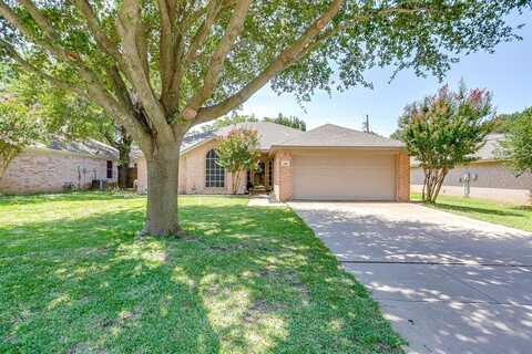 308 Comanche Walk, Joshua, TX 76058