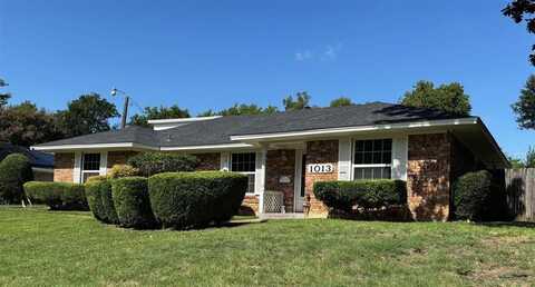 1013 Denmark Street, Grand Prairie, TX 75050