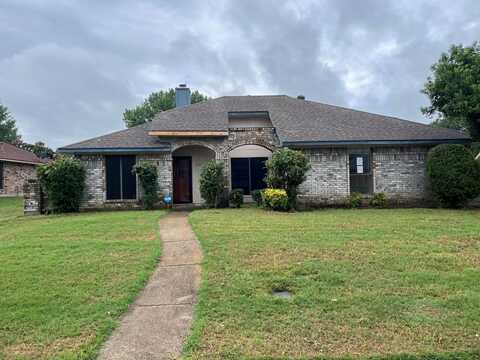 909 Worthington Drive, DeSoto, TX 75115