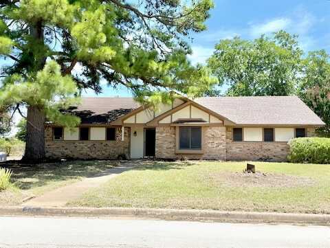 805 Lee Court, Azle, TX 76020