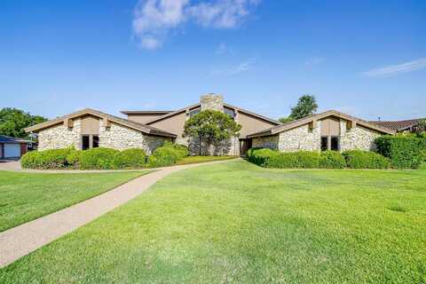 18 Bounty Road E, Benbrook, TX 76132