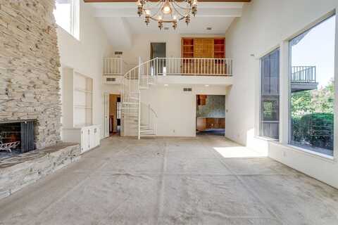 18 Bounty Road E, Benbrook, TX 76132