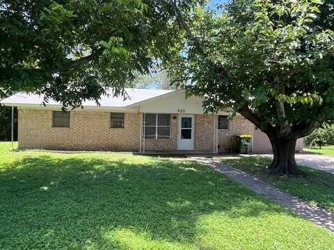 920 Jory Street, Hico, TX 76457