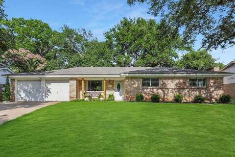 212 Glenn Drive, Hurst, TX 76053