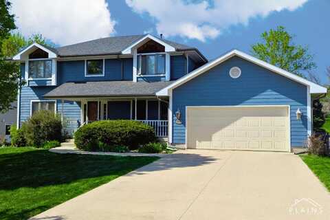 4909 SINGING HILLS BLVD, Sioux City, IA 51106