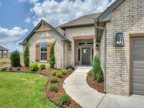 1925 SW 41st Terrace, Moore, OK 73160