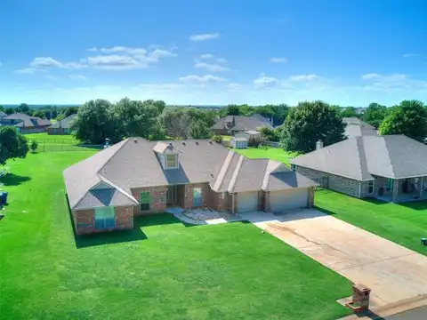 7933 Lindsay Lane, Edmond, OK 73025