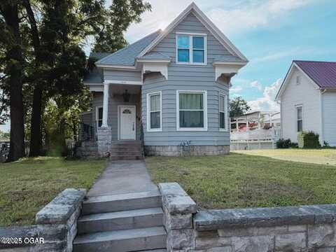 1515 S Garrison Avenue, Carthage, MO 64836