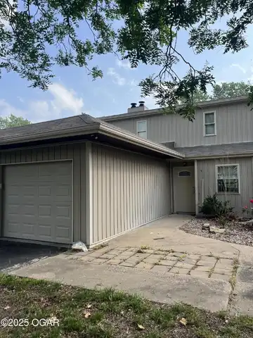2720 N Loma Linda Drive, Loma Linda, MO 64804