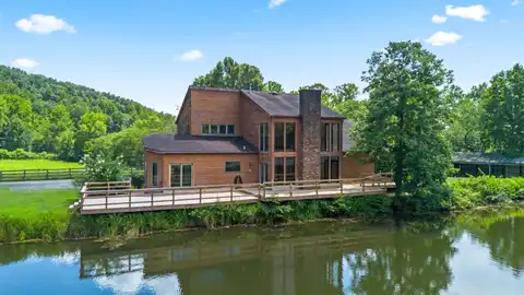 106 DK Ranch Ln, Ashland, KY 41102