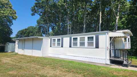 703 Fresh Pond Ave., Calverton, NY 11933