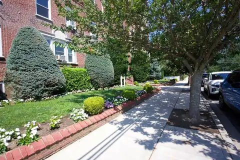 45 Grand Ave, Rockville Centre, NY 11570