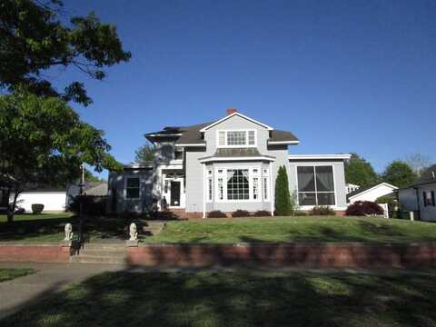 208 4th Street, Carmi, IL 62821
