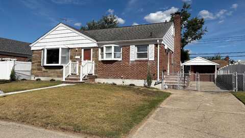 74 Bette Rd, East Meadow, NY 11554