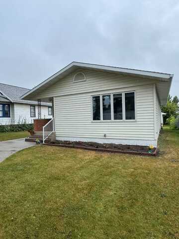 507 8th St NE, Devils Lake, ND 58301
