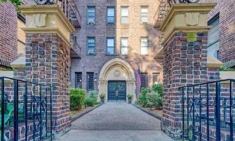 215 Hart Blvd, Staten Island, NY 10301