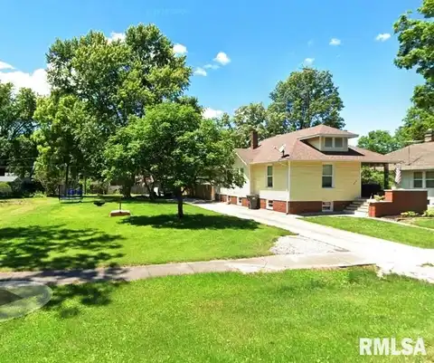 422 JOHNSON Street, Carlinville, IL 62626