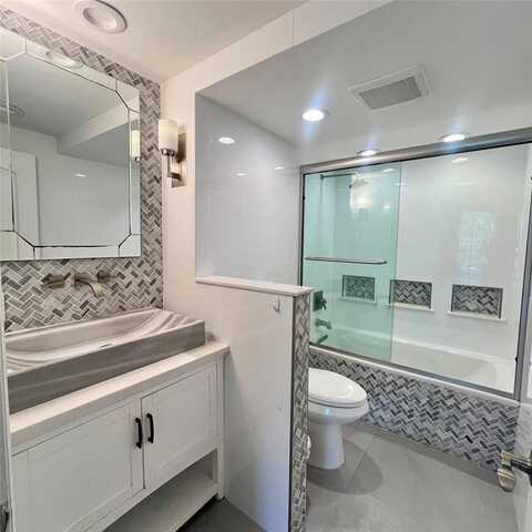 3900 N Hills Dr, Hollywood, FL 33021