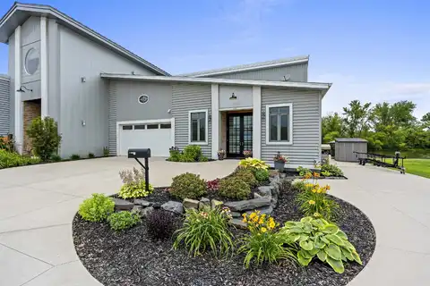 333 E MAIN Street, OMRO, WI 54963