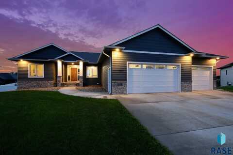 5604 E Daybreak Cir, Sioux Falls, SD 57110