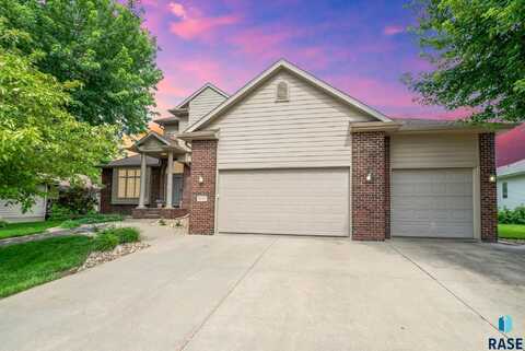 1208 S Hyde Park Ave, Sioux Falls, SD 57106