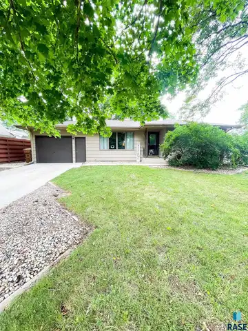 513 S Dobson St, Mitchell, SD 57301