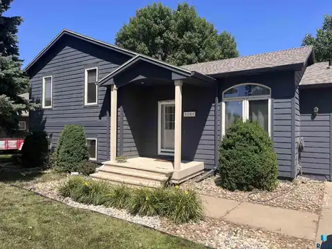5204 S Sundowner Ave, Sioux Falls, SD 57106
