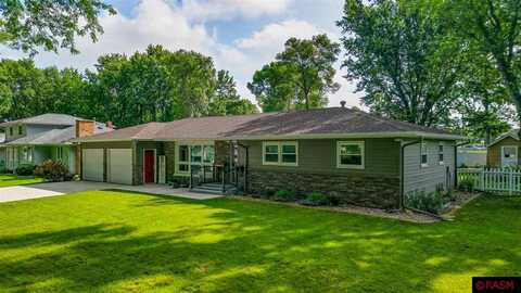 1323 S Galbraith, Blue Earth, MN 56013