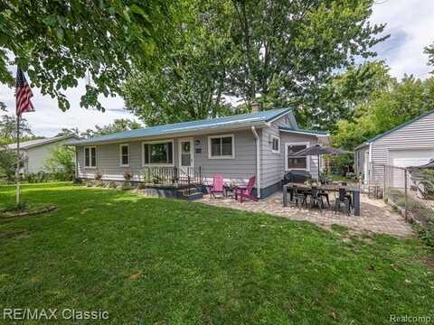 253 Delaware Road, Whitmore Lake, MI 48189