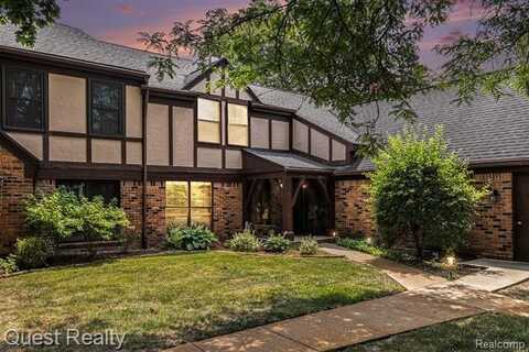 2701 Williamsburg Circle, Auburn Hills, MI 48326