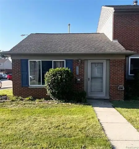 25653 Salem, Roseville, MI 48066