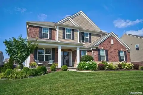 6074 Topaz Circle, Grand Blanc, MI 48439
