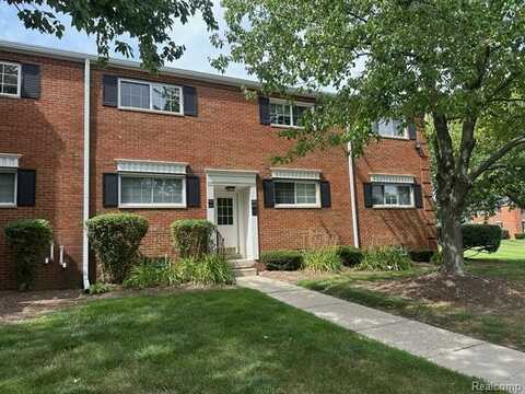 628 E Fox Hills Drive, West Bloomfield, MI 48304