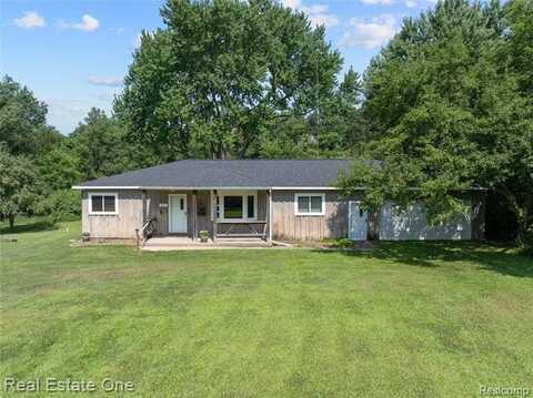 271 Rush Lake Road, Pinckney, MI 48169