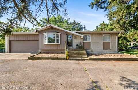 7716 Highland Road, White Lake, MI 48383