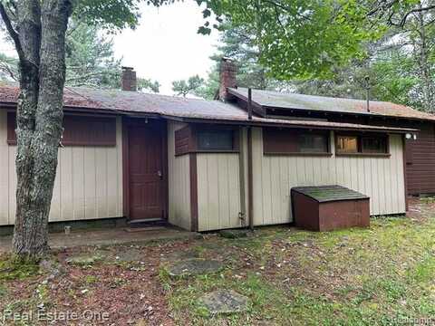 2923 W Michigan Shores W, Gulliver, MI 49840