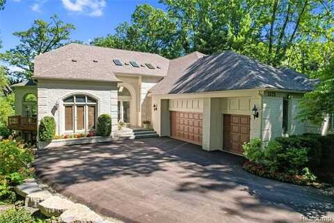 5575 Forman Drive, Bloomfield Hills, MI 48301