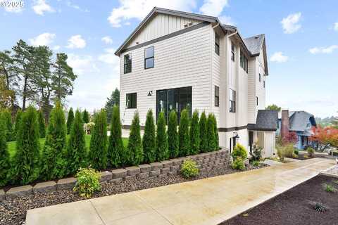 6008 SW 18th DR, Portland, OR 97239