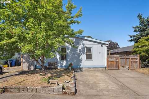 241 NW WADE ST, Estacada, OR 97023