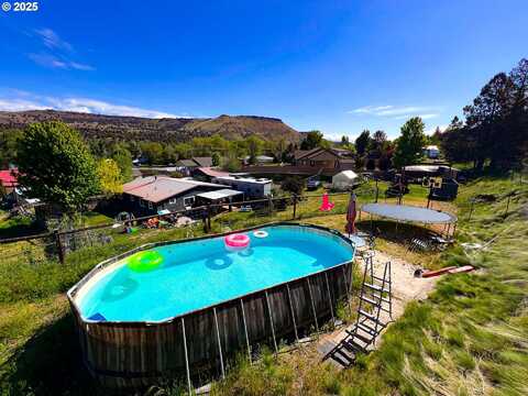 858 E MAIN ST, John Day, OR 97845