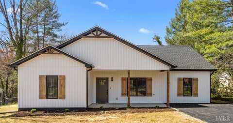 7 Hickory Cove LN, Moneta, VA 24121