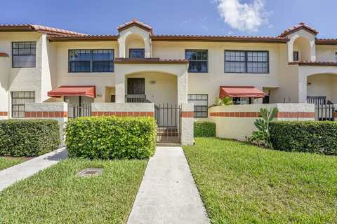704 Freedom Court, Deerfield Beach, FL 33442