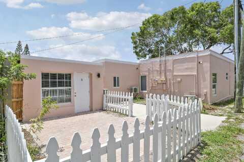 711 4th Avenue S, Lake Worth, FL 33460